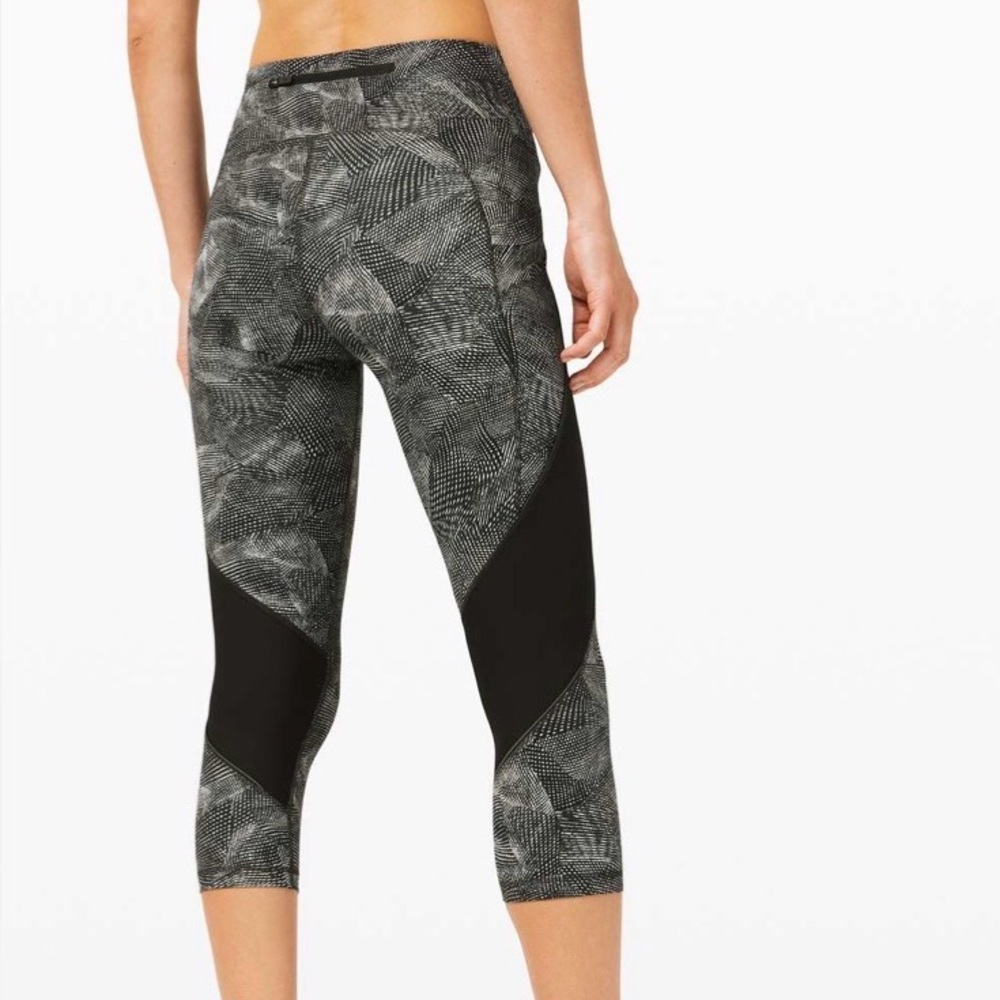 Lululemon Run Off Route Mid Rise Crop 21" Island Mist Black / Black Size 10